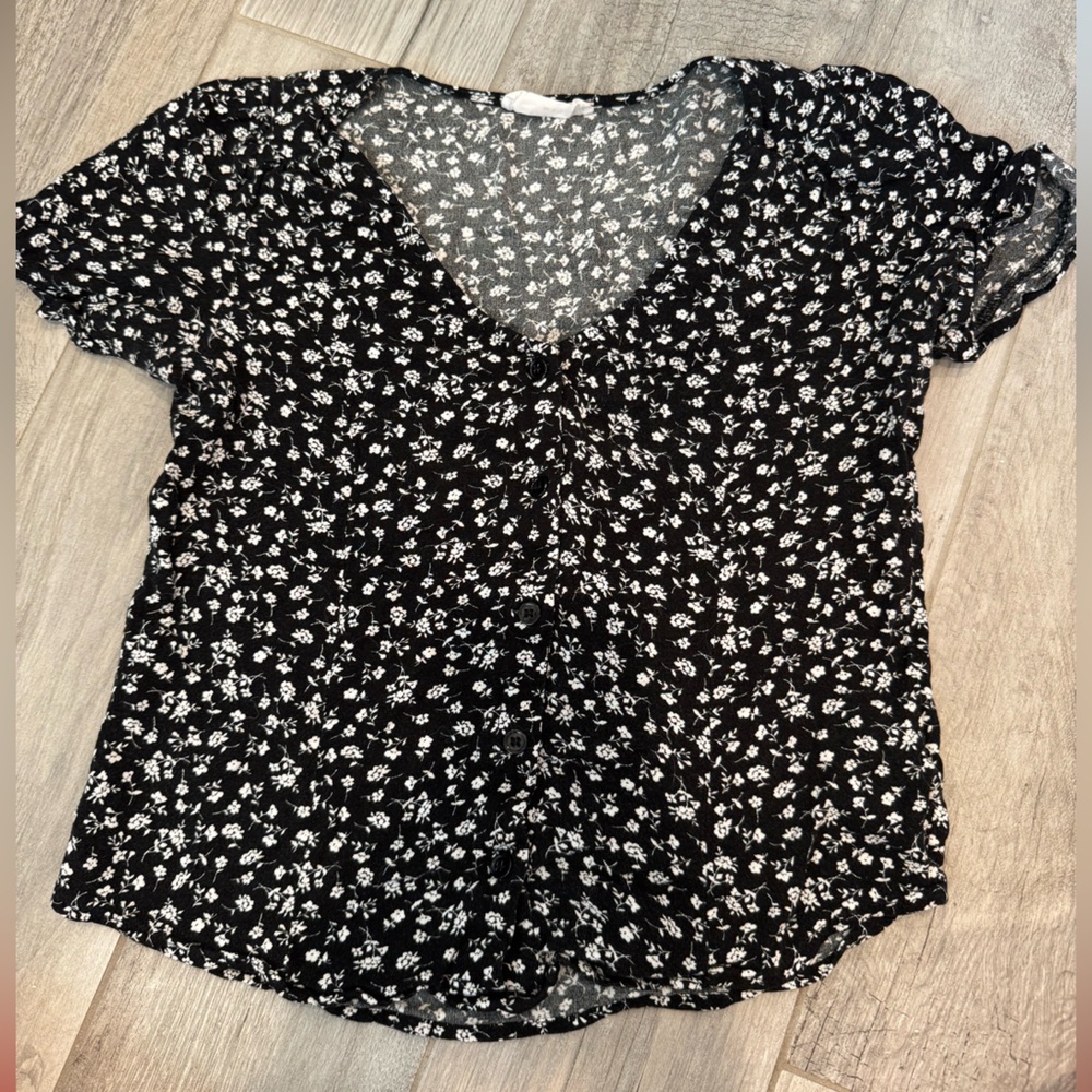 Flowy Black and White Flower Pattern Button Up Crop Top